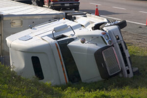 ¿Puedo recuperar los daños si me culpan por el accidente de camión en California?